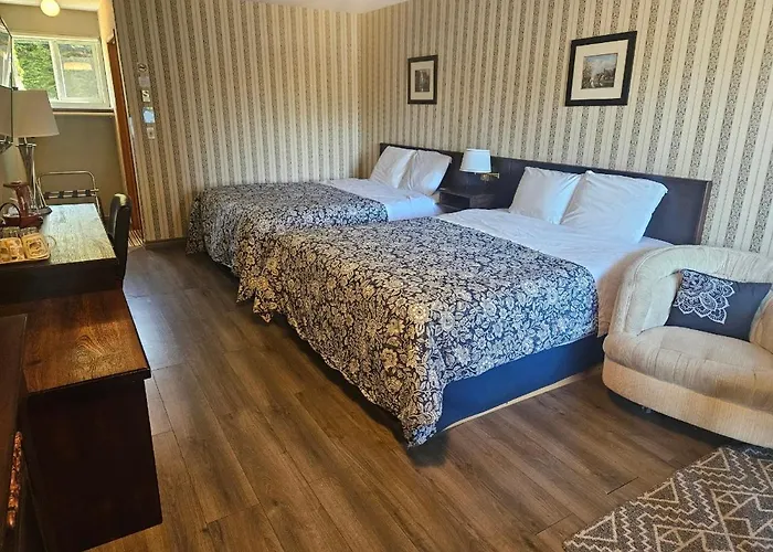 Schooner Motel